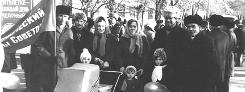 7 ноября 1976 года: работники завода 7 ноября 1976 года: работники завода